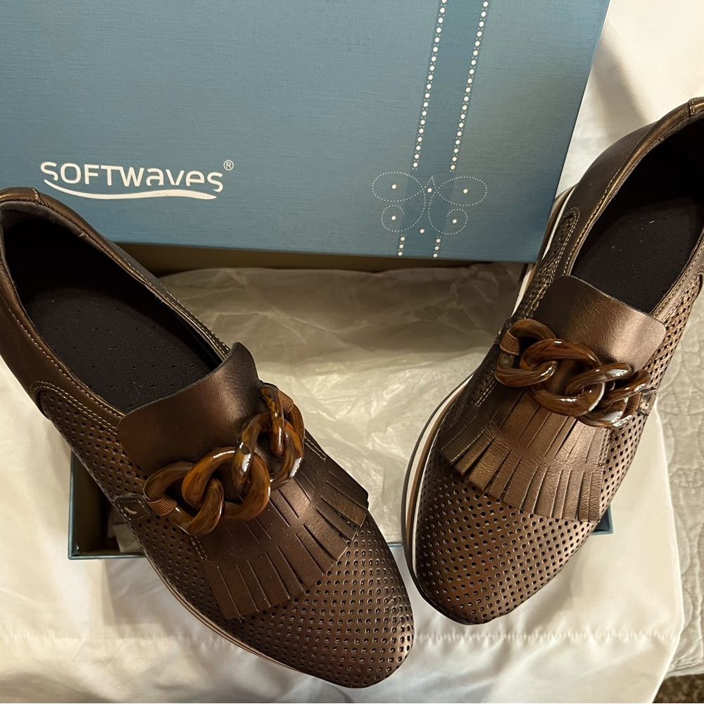 SOFTWAVES; Ladies Shoes Size 40 (9); Worn once; Color - Cognac